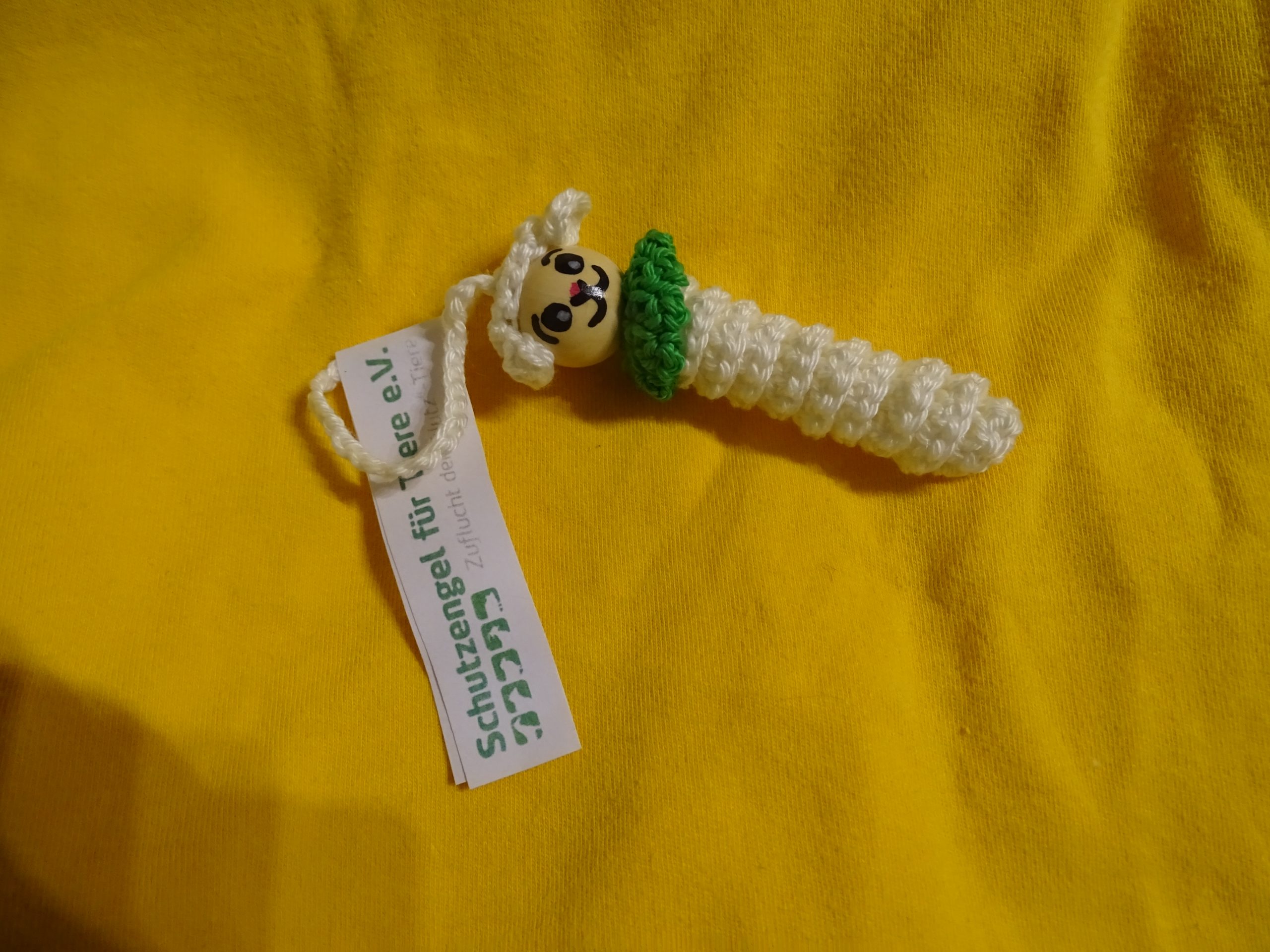 Schaf-Glückswürmchen aus veganer "Wolle" mit grünem Halstuch