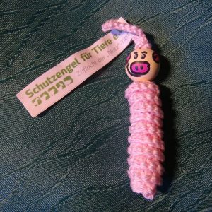 Schweine-Glückswürmchen aus veganer "Wolle"
