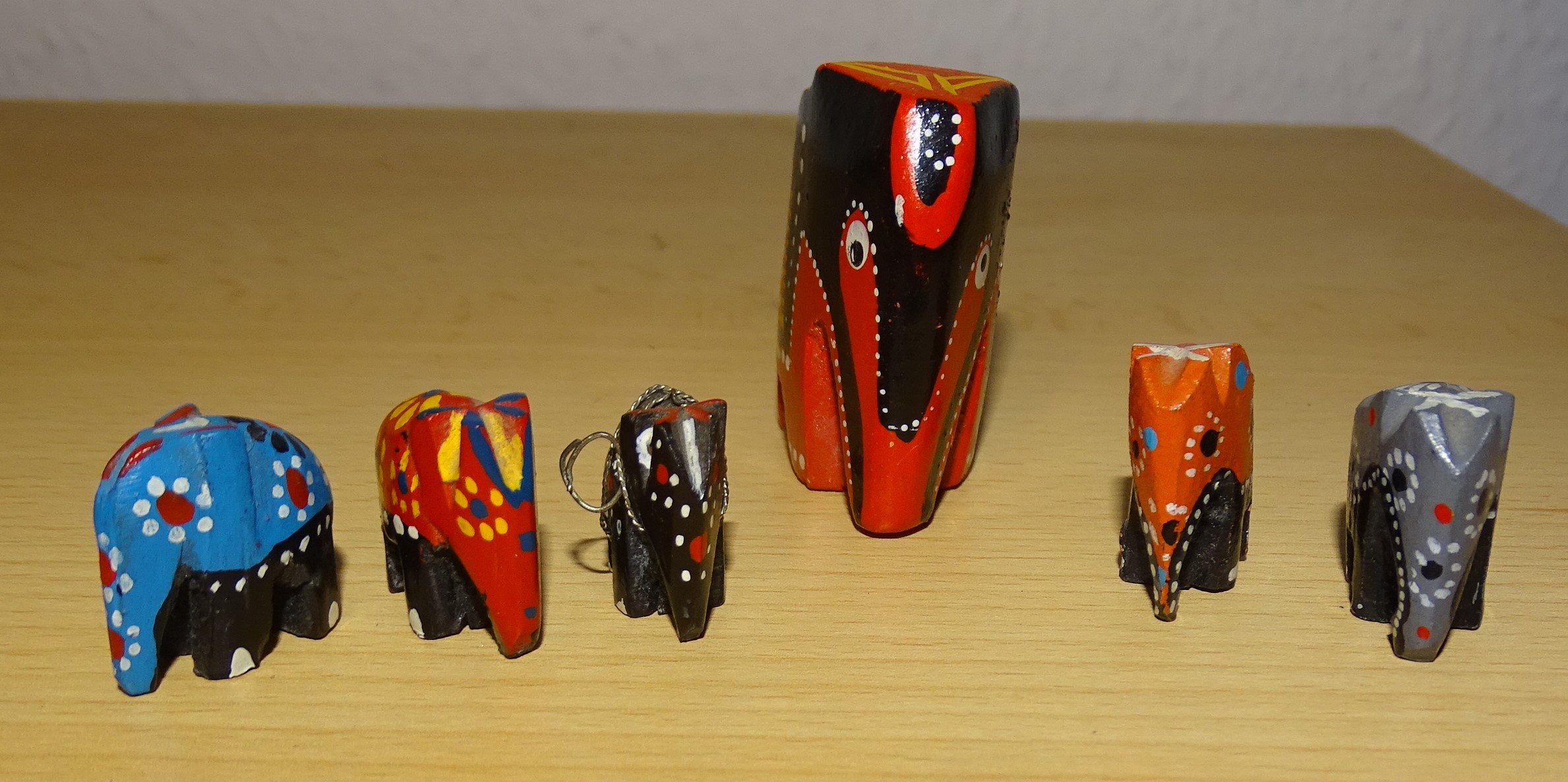 Lustige Elefantenherde aus Holz – Bild 2